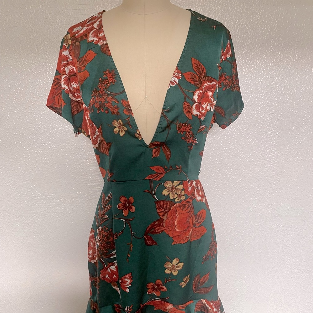 PrettyLittle Thing Emerald Green Floral Strappy Satin Mini Dress